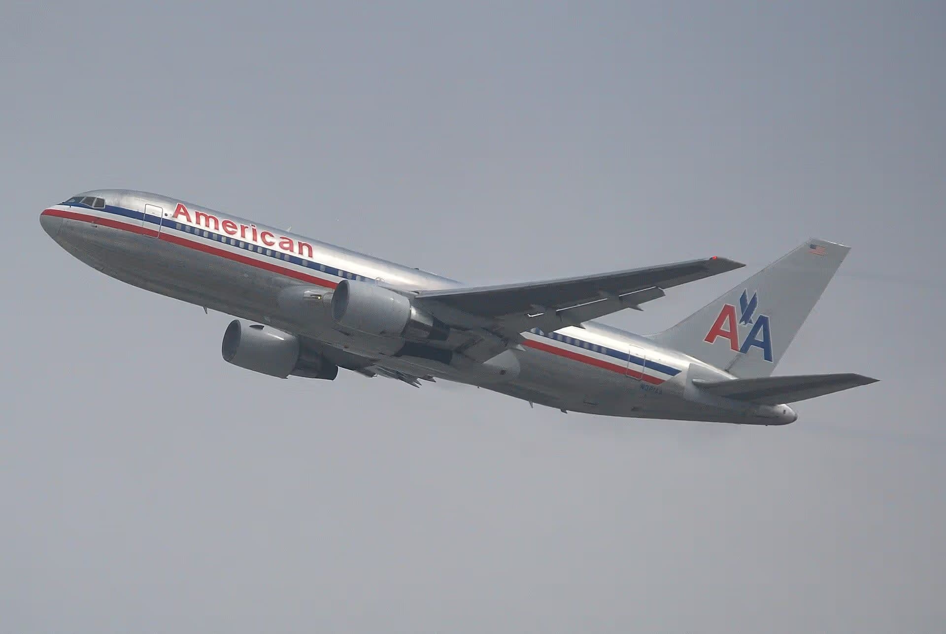 N321AA — Boeing