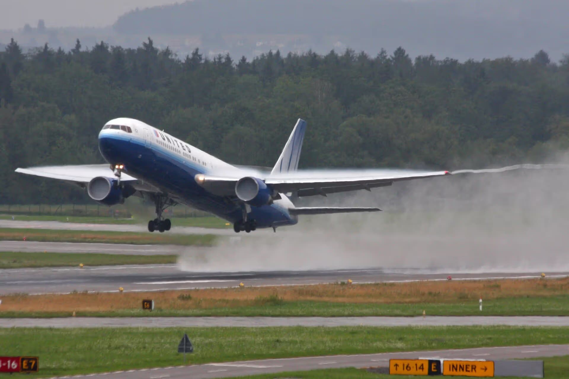 N654UA — Boeing