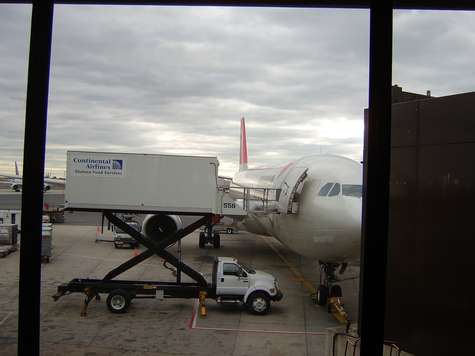 N804NW — Twin-engine aircraft