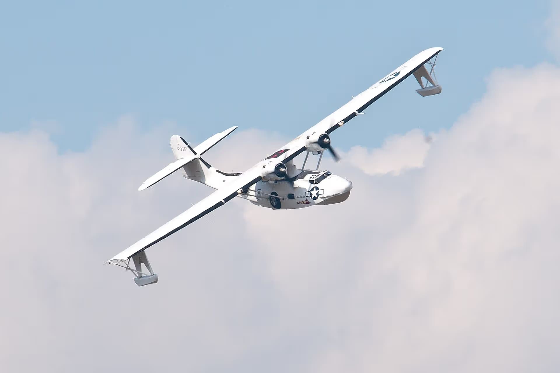 Unidentified — Twin-engine aircraft
