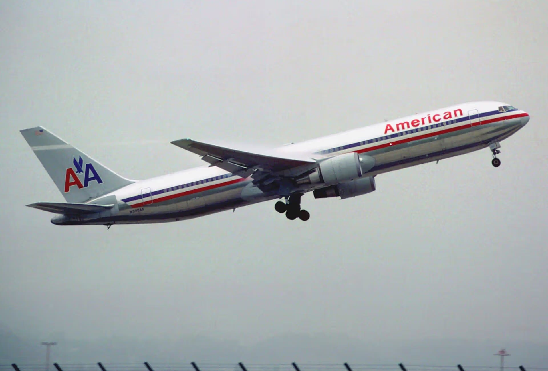 N390AA — Boeing