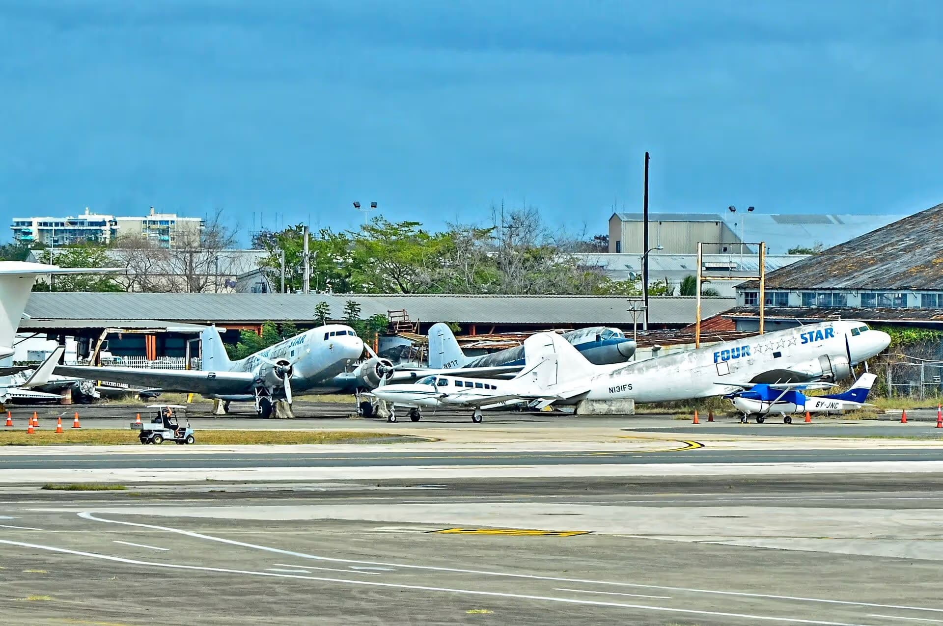 N131FS — Twin-engine aircraft