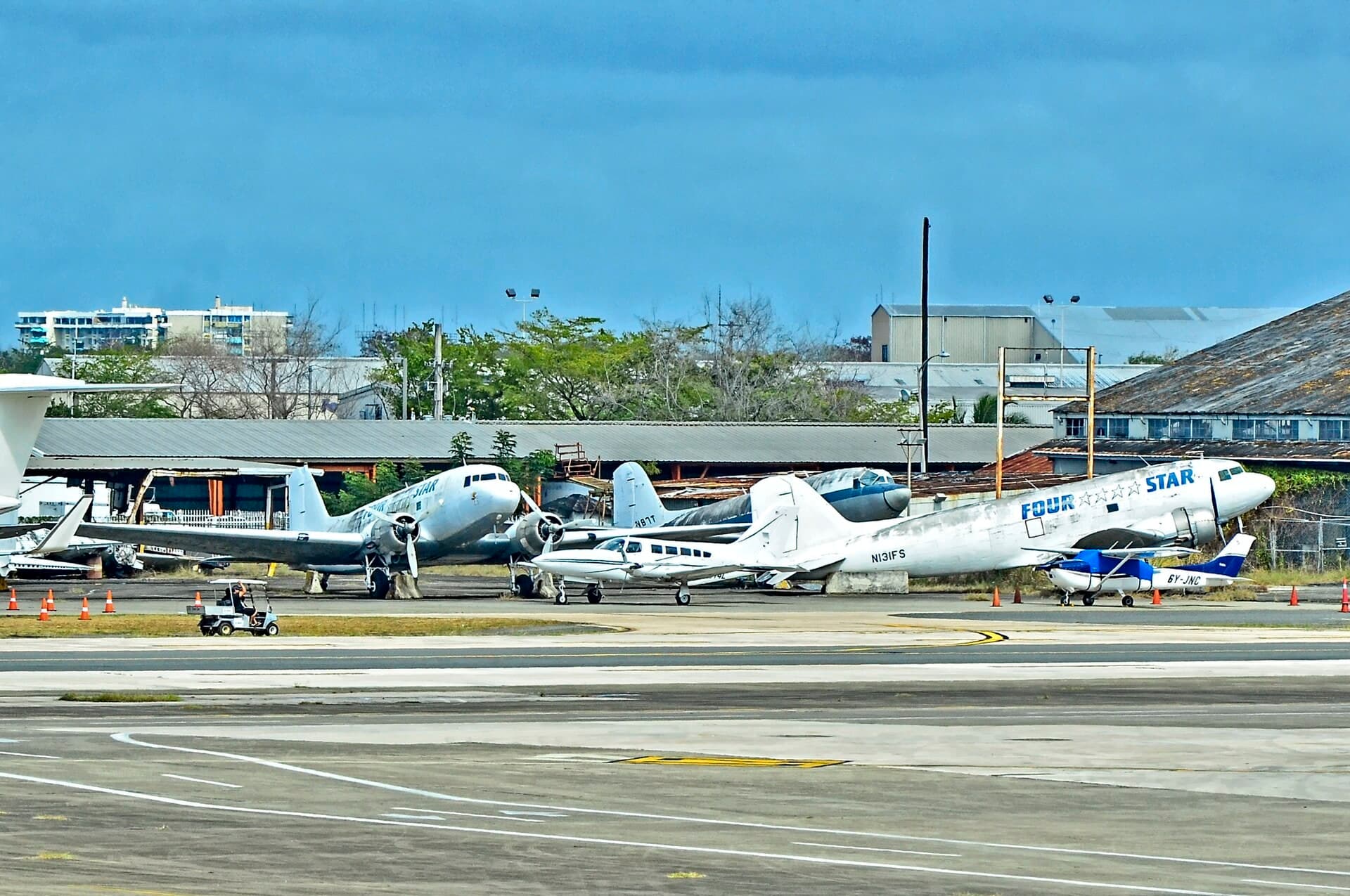 N131FS — Twin-engine aircraft