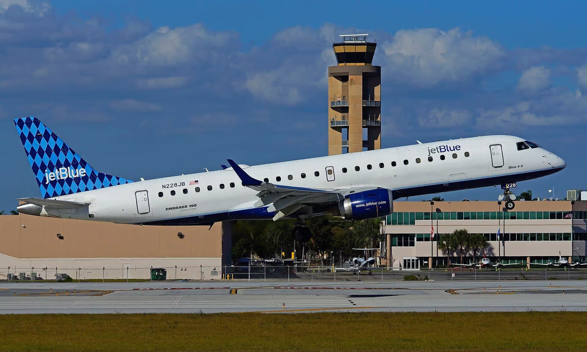 N228JB — Embraer