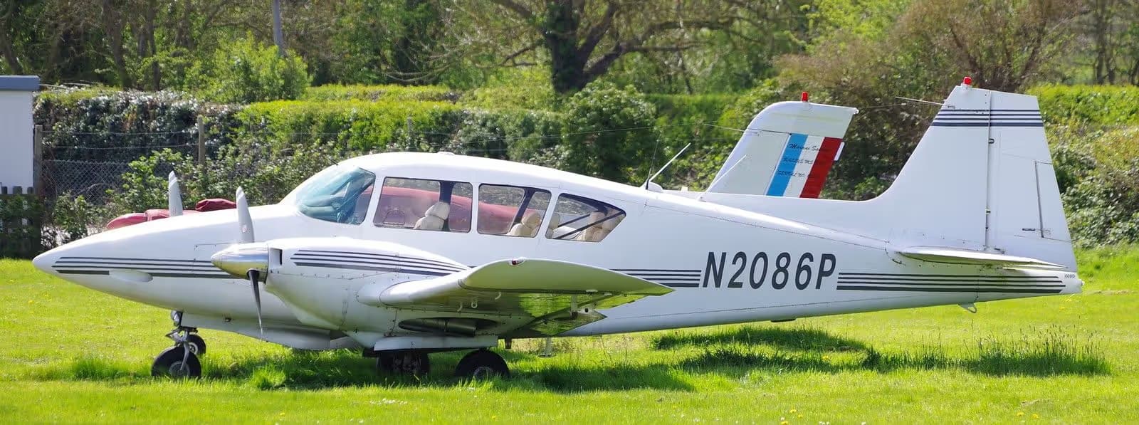 N2086P — Twin-engine aircraft