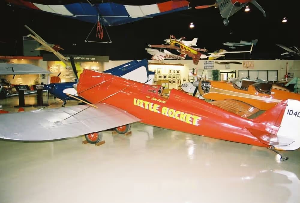 Unidentified — Single-engine aircraft