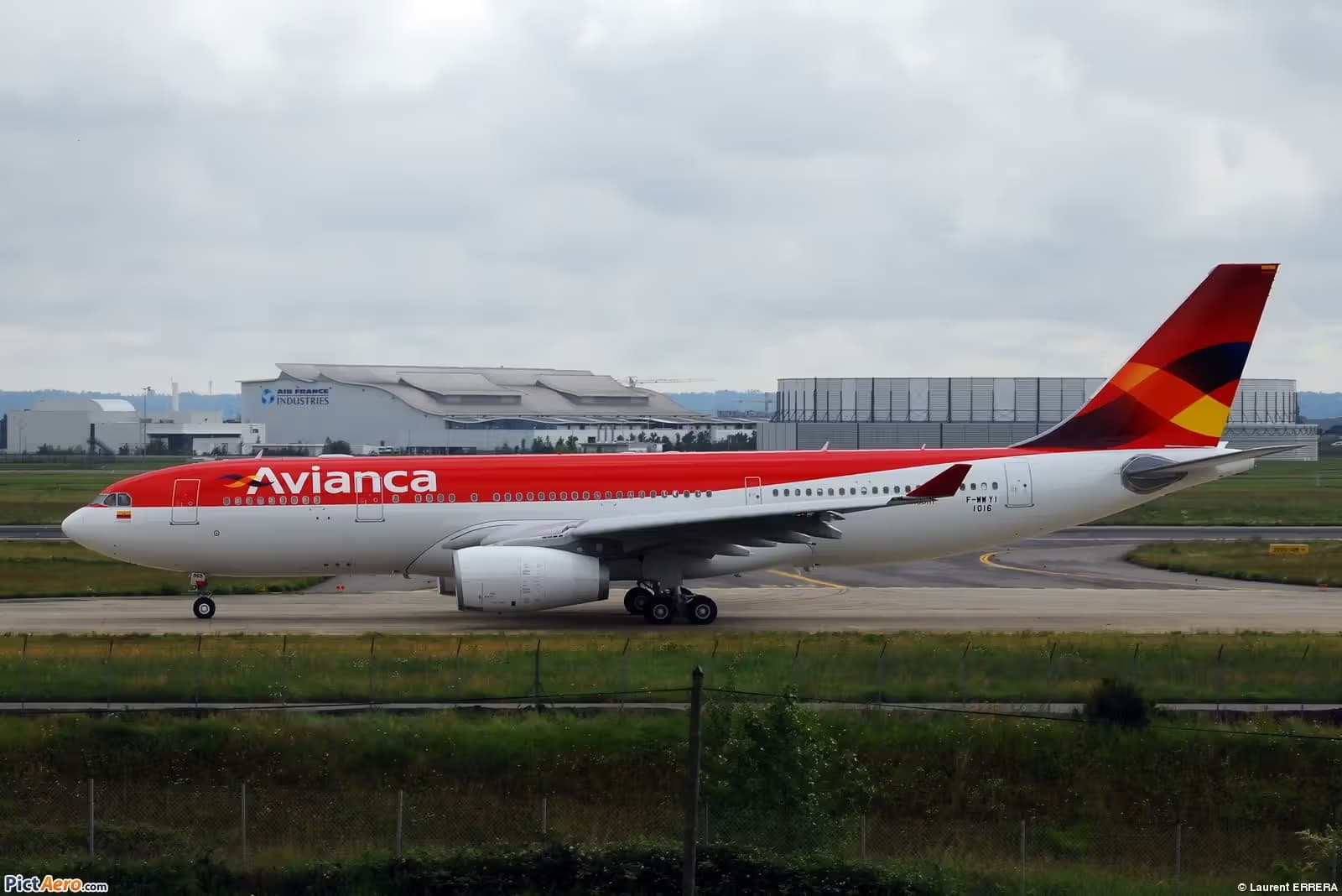 N969AV — Twin-engine aircraft