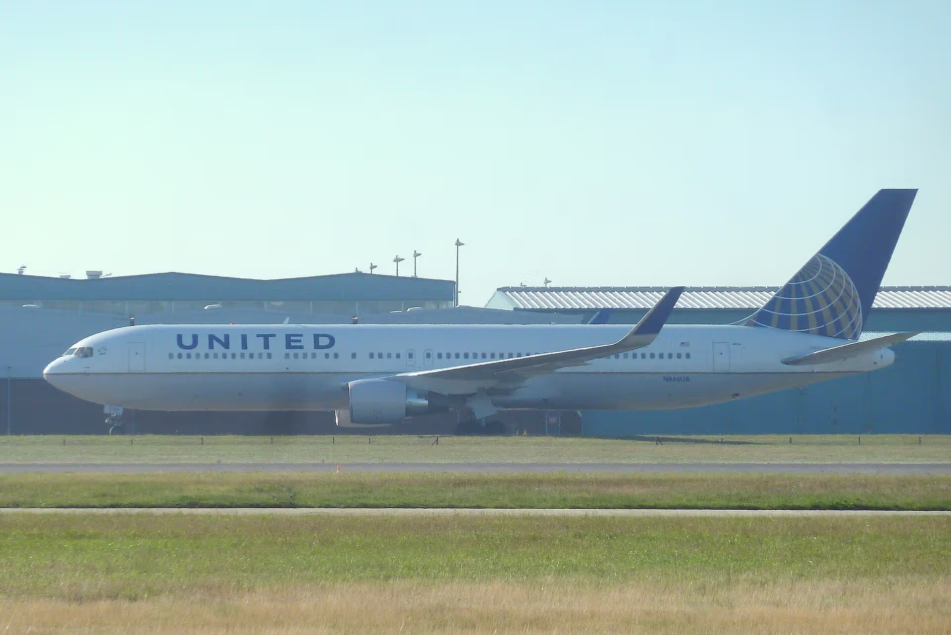 N666UA — Boeing