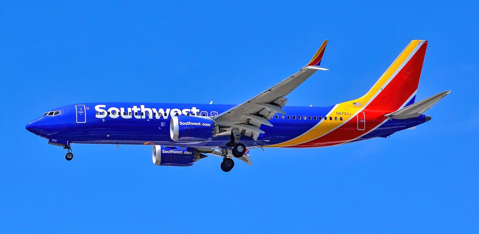 N8721J — Twin-engine aircraft
