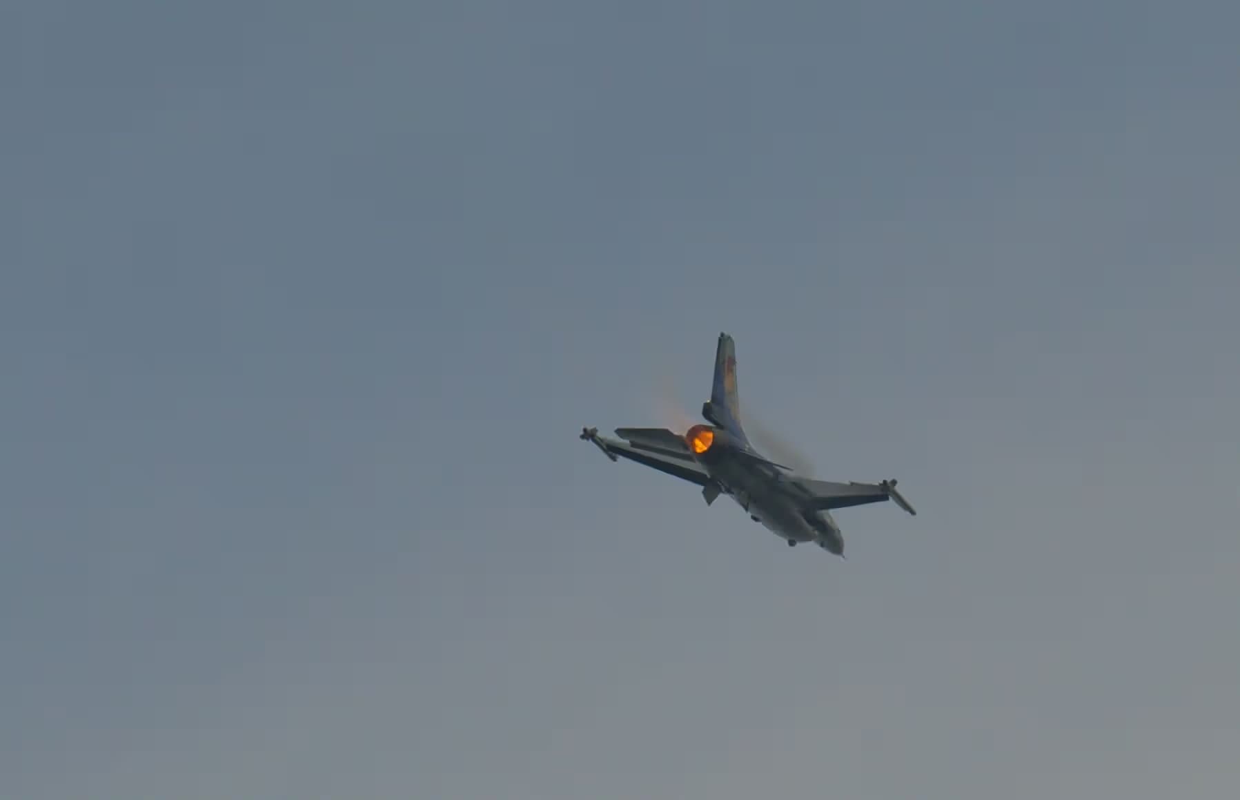 Unidentified — Twin-engine aircraft