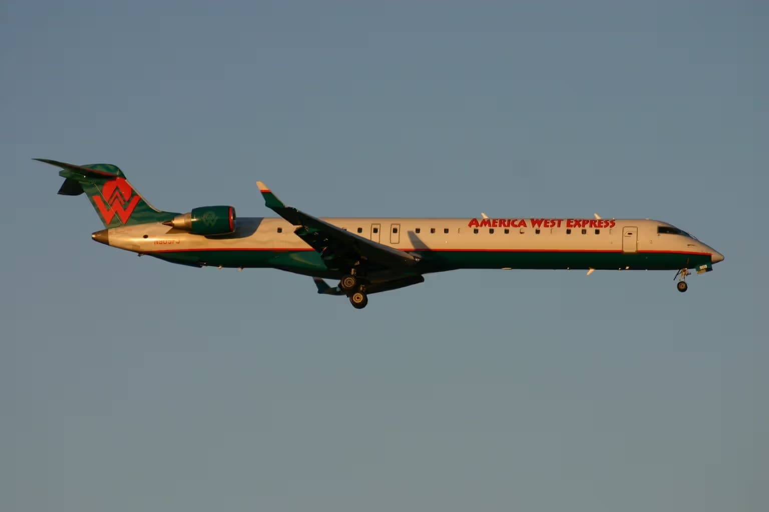 N909FJ — Twin-engine aircraft