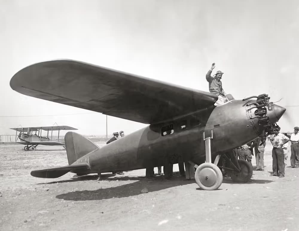 Unidentified — Single-engine aircraft