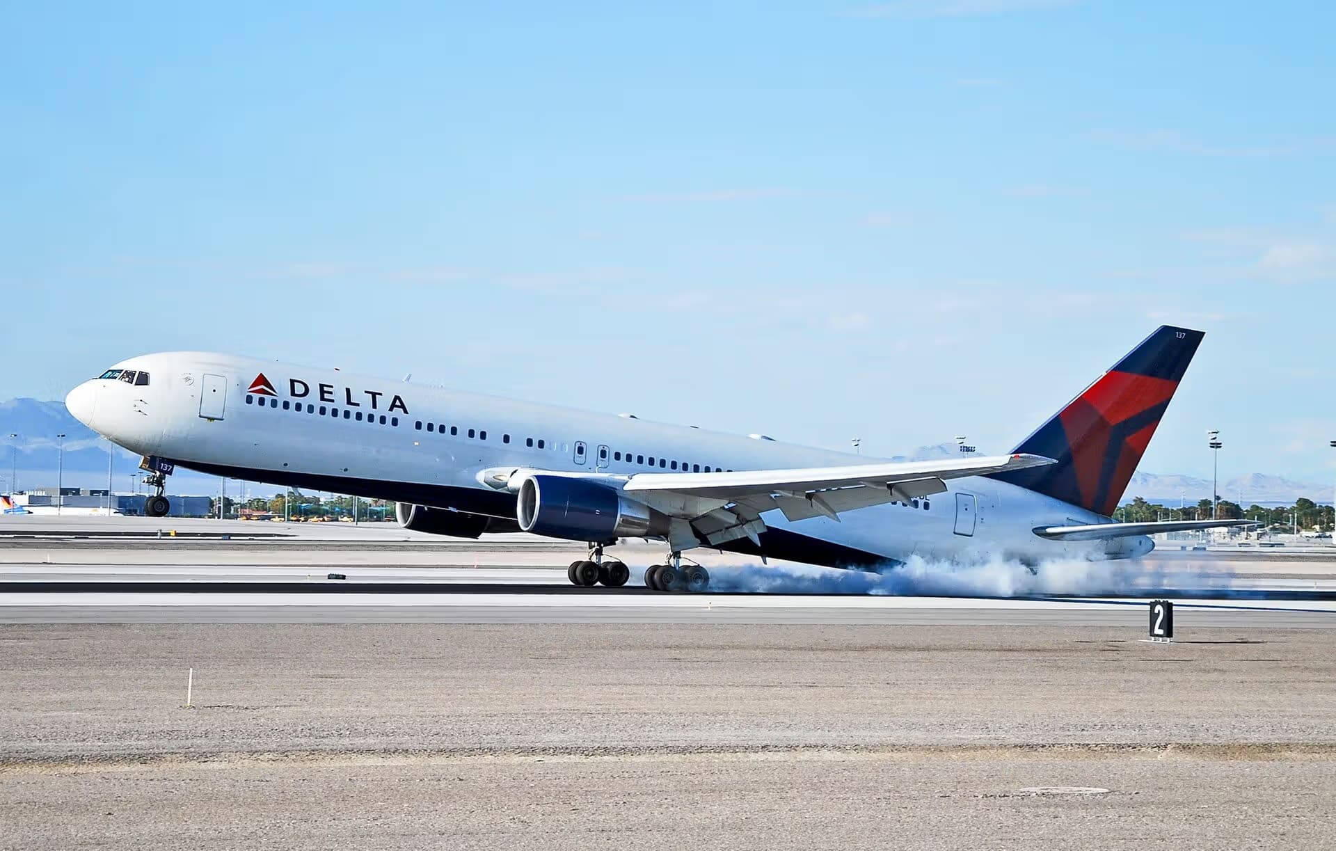N137DL — Boeing