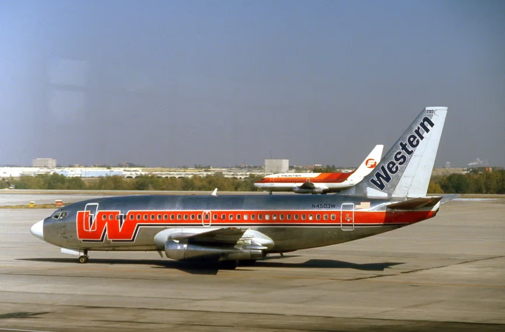 N4503W — Twin-engine aircraft