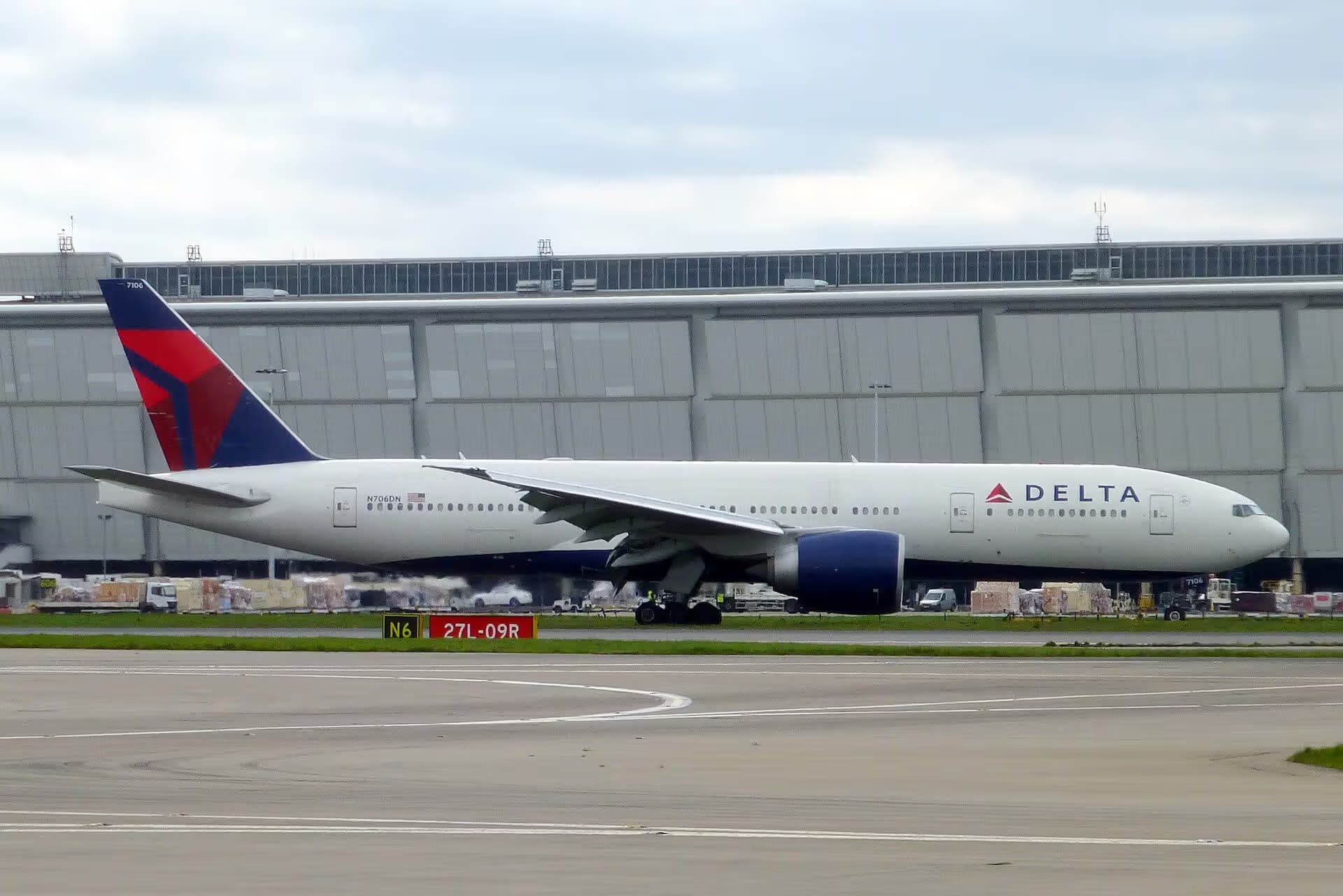 N706DN — Twin-engine aircraft