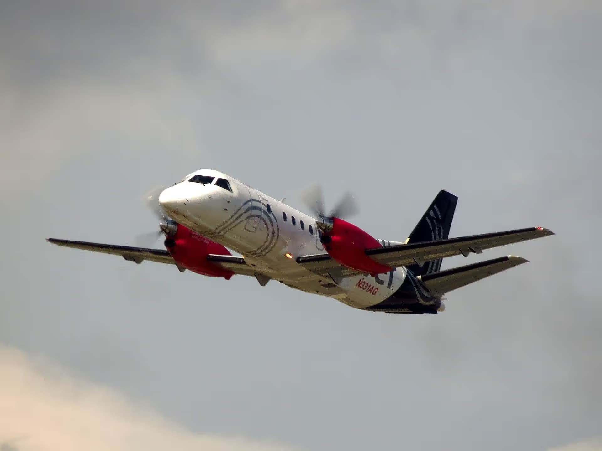 N331AG — Twin-engine aircraft