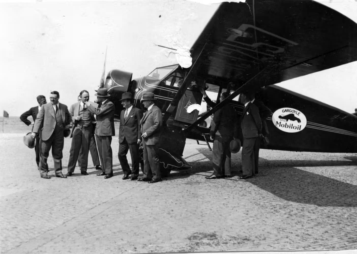 Unidentified — Single-engine aircraft