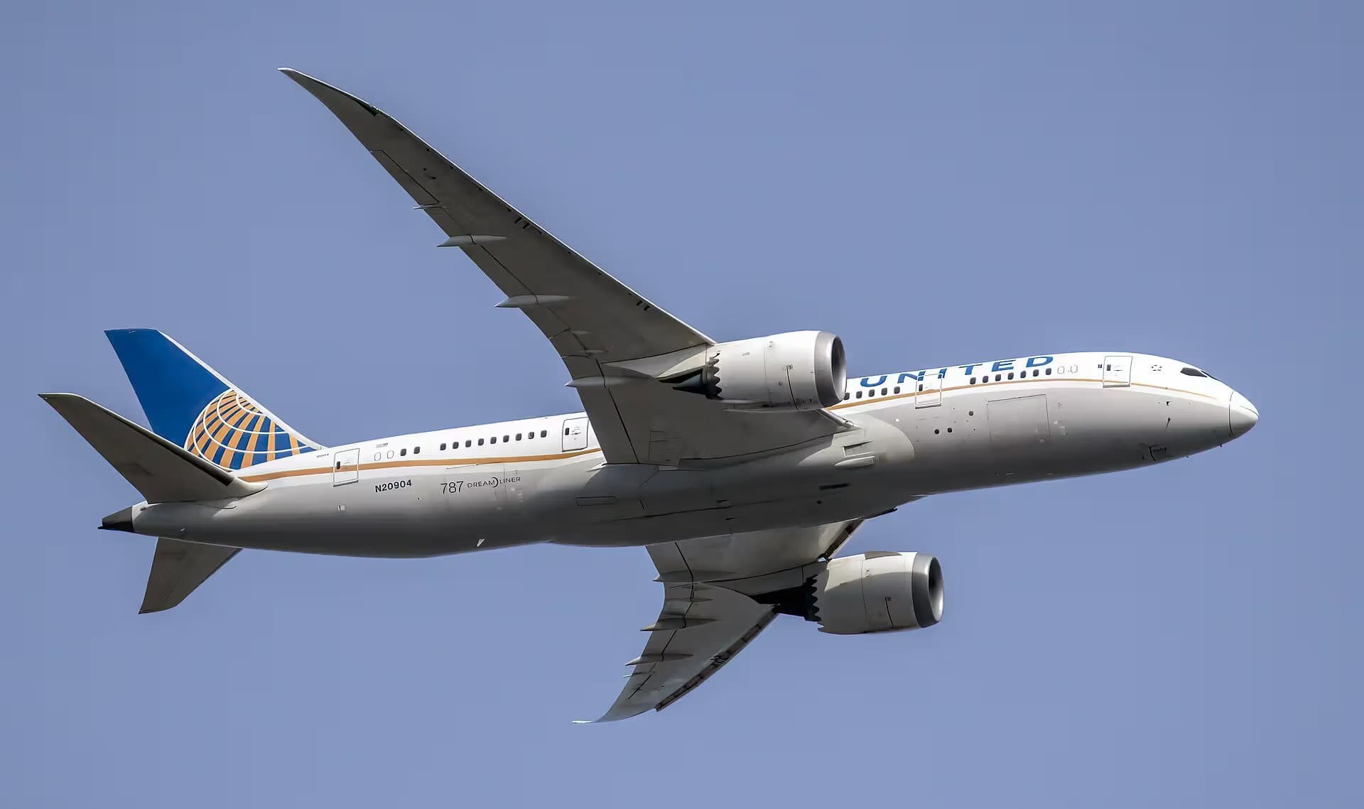 N20904 — Twin-engine aircraft