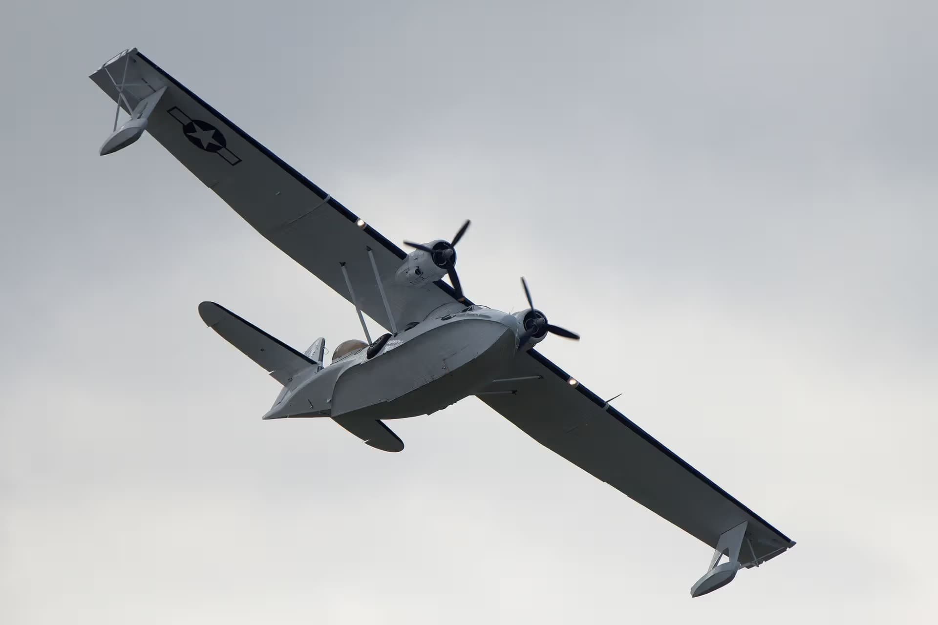 Unidentified — Twin-engine aircraft