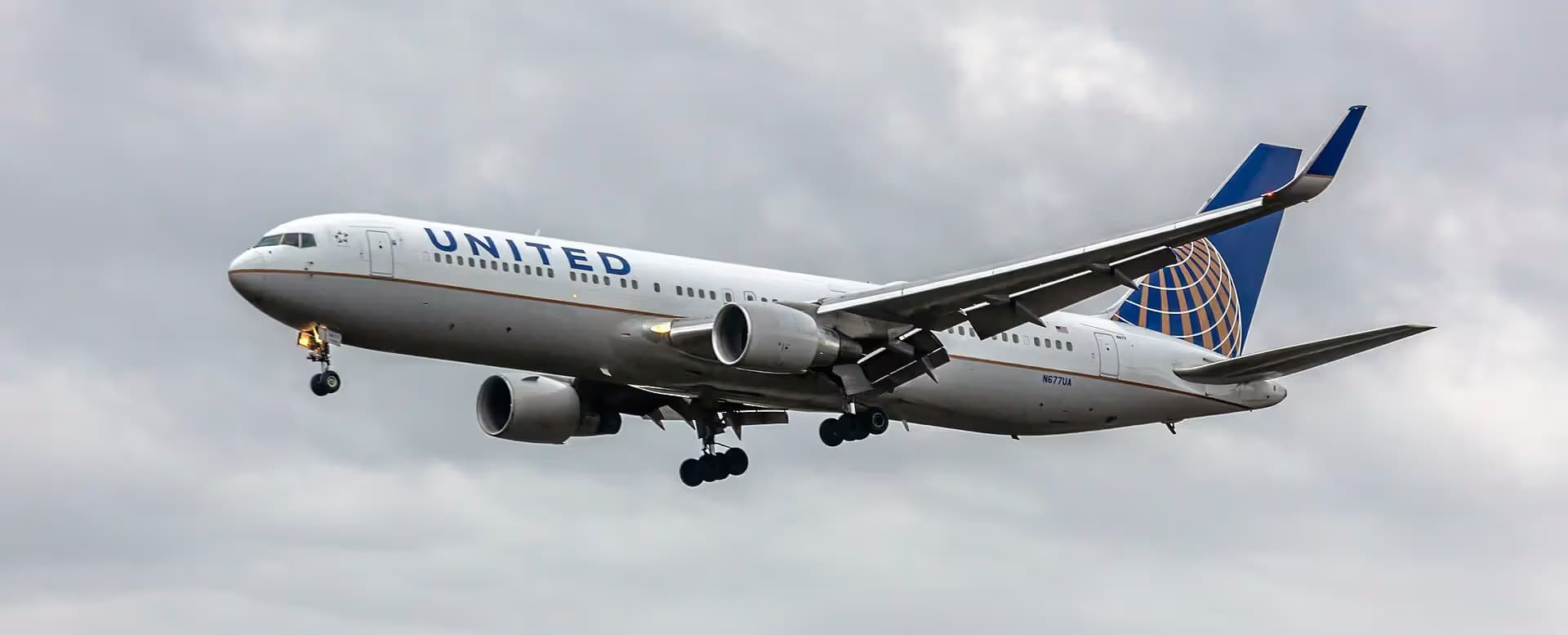 N677UA — Boeing