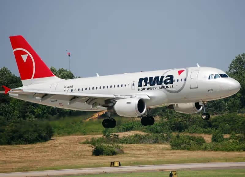 N318NB — Twin-engine aircraft