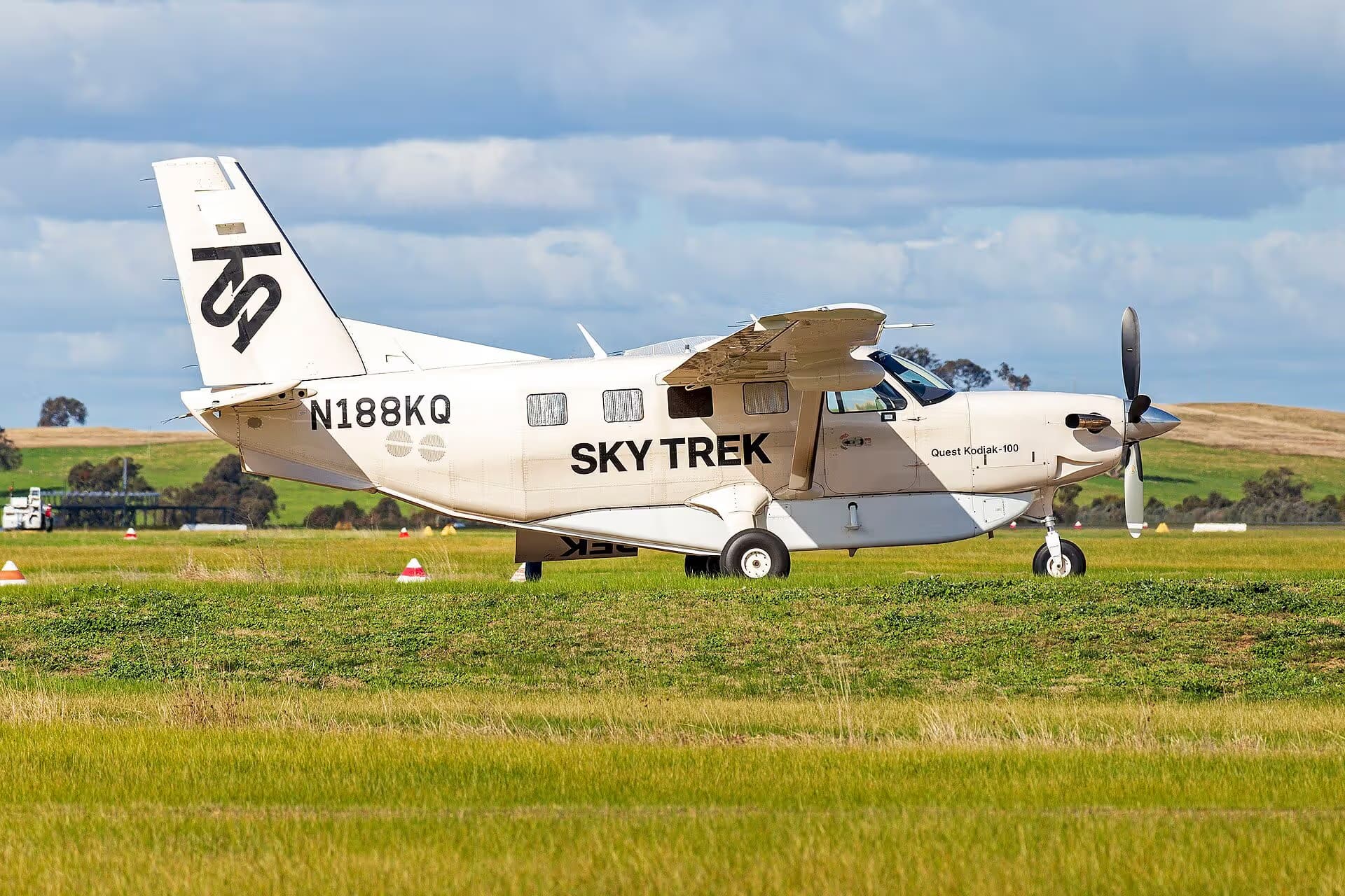 N188KQ — Single-engine aircraft at Wagga Wagga Airport