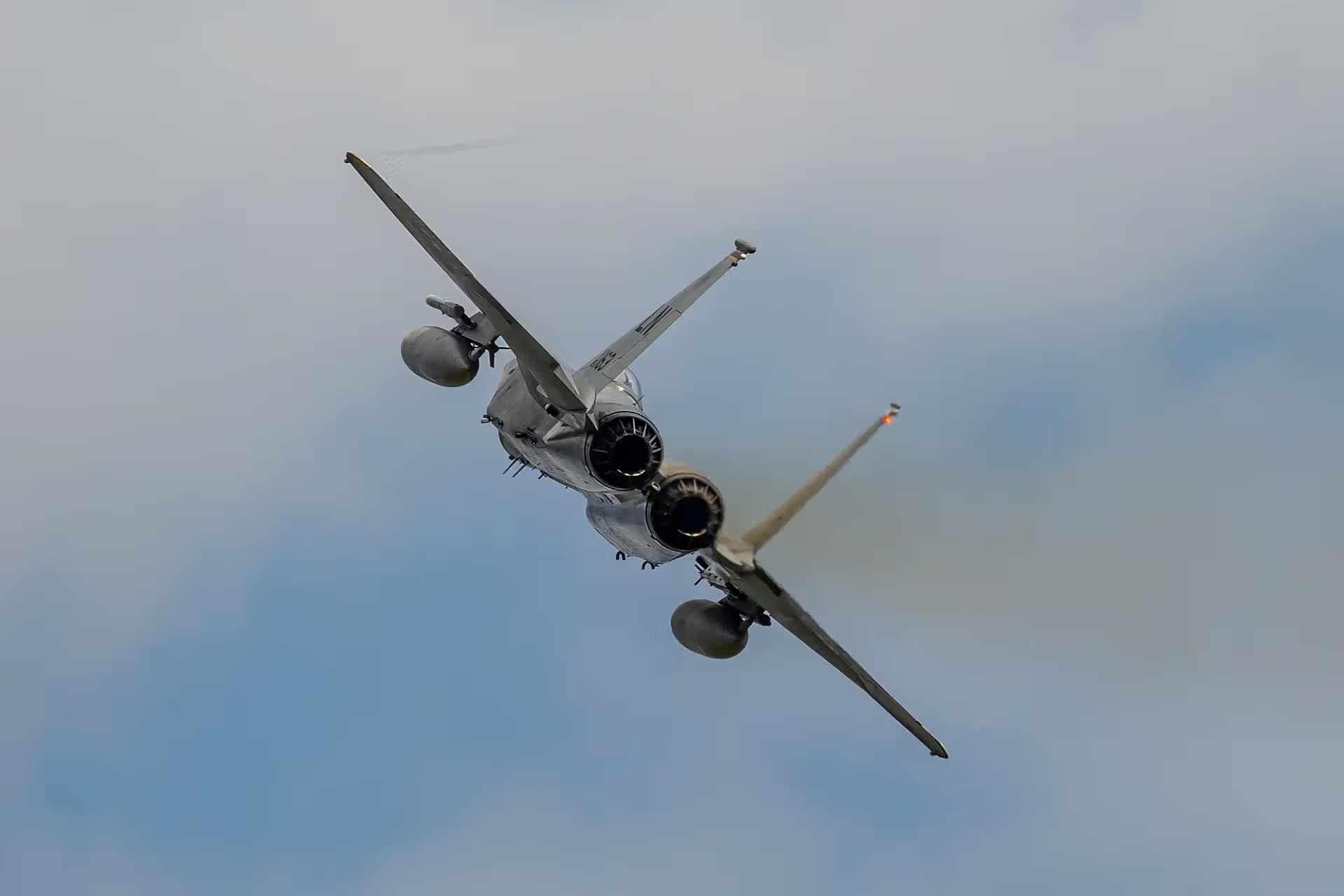 Unidentified — Twin-engine aircraft