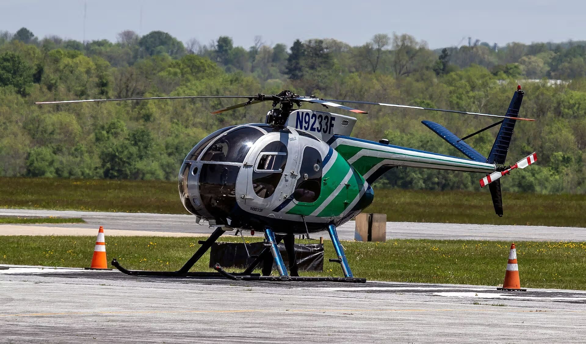 N9233F — Helicopter