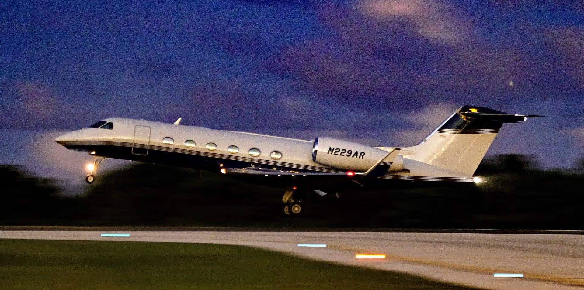 N229AR — Business jet