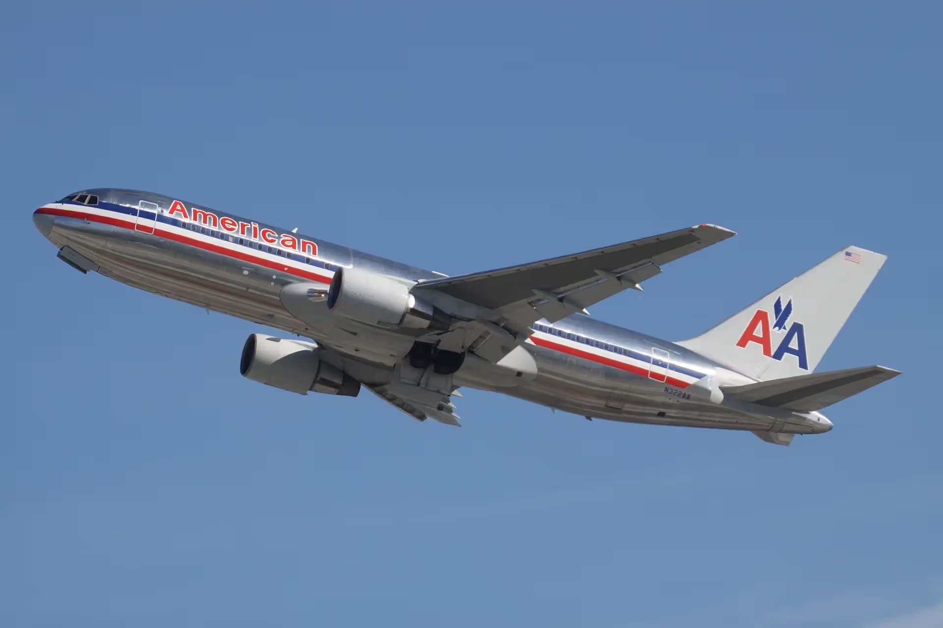 N322AA — Boeing