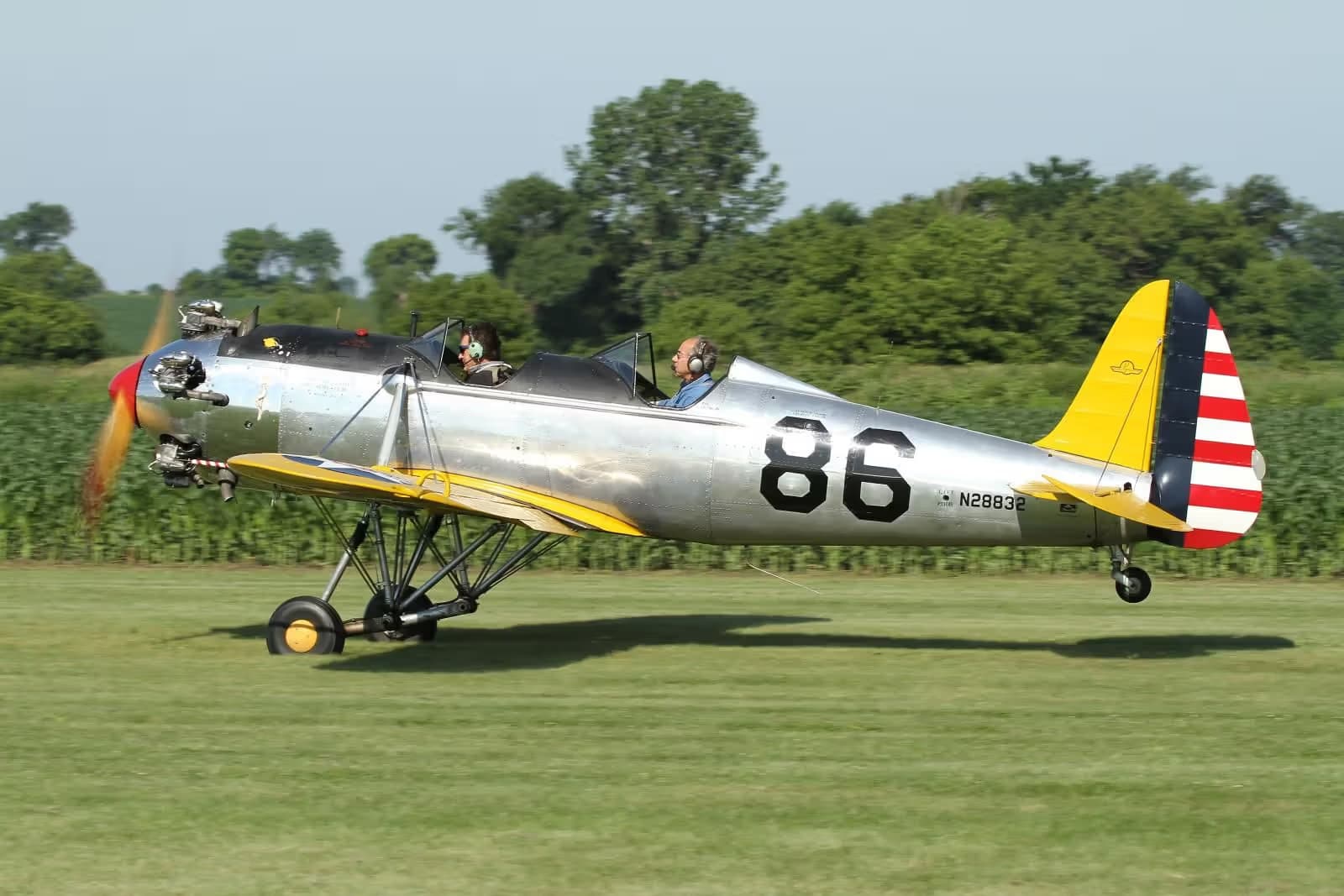 N28832 — Single-engine aircraft