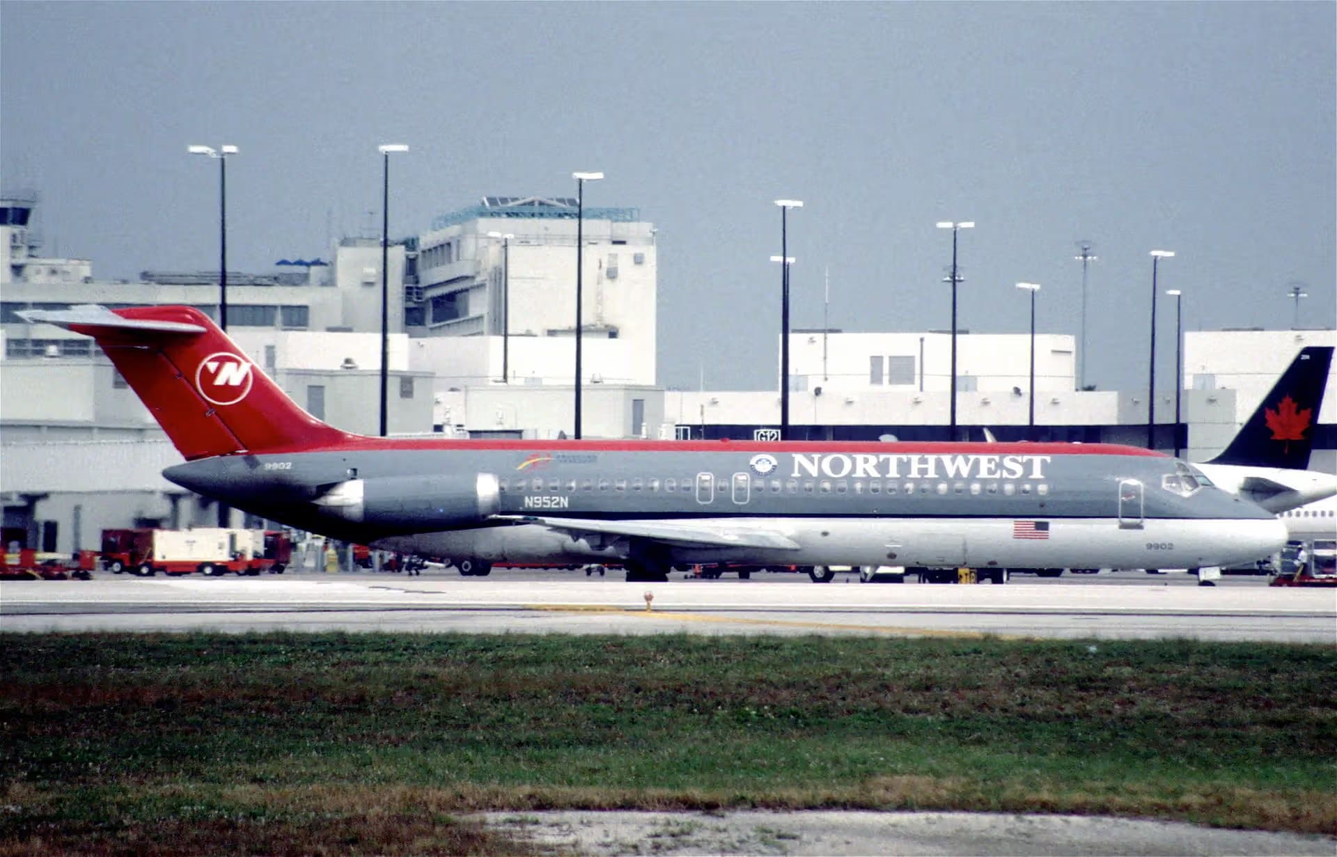 N952N — Twin-engine aircraft