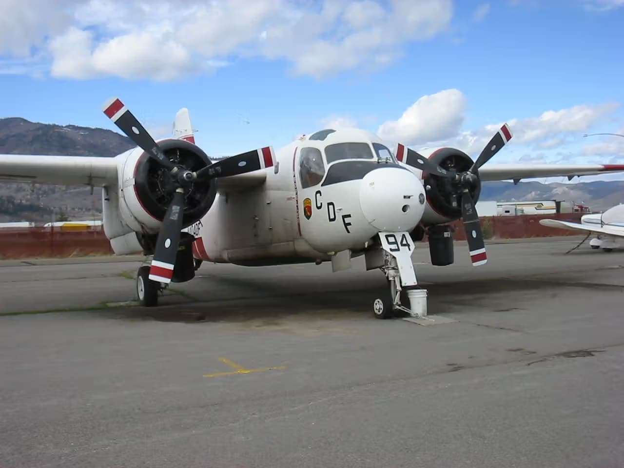 N404DF — Twin-engine aircraft