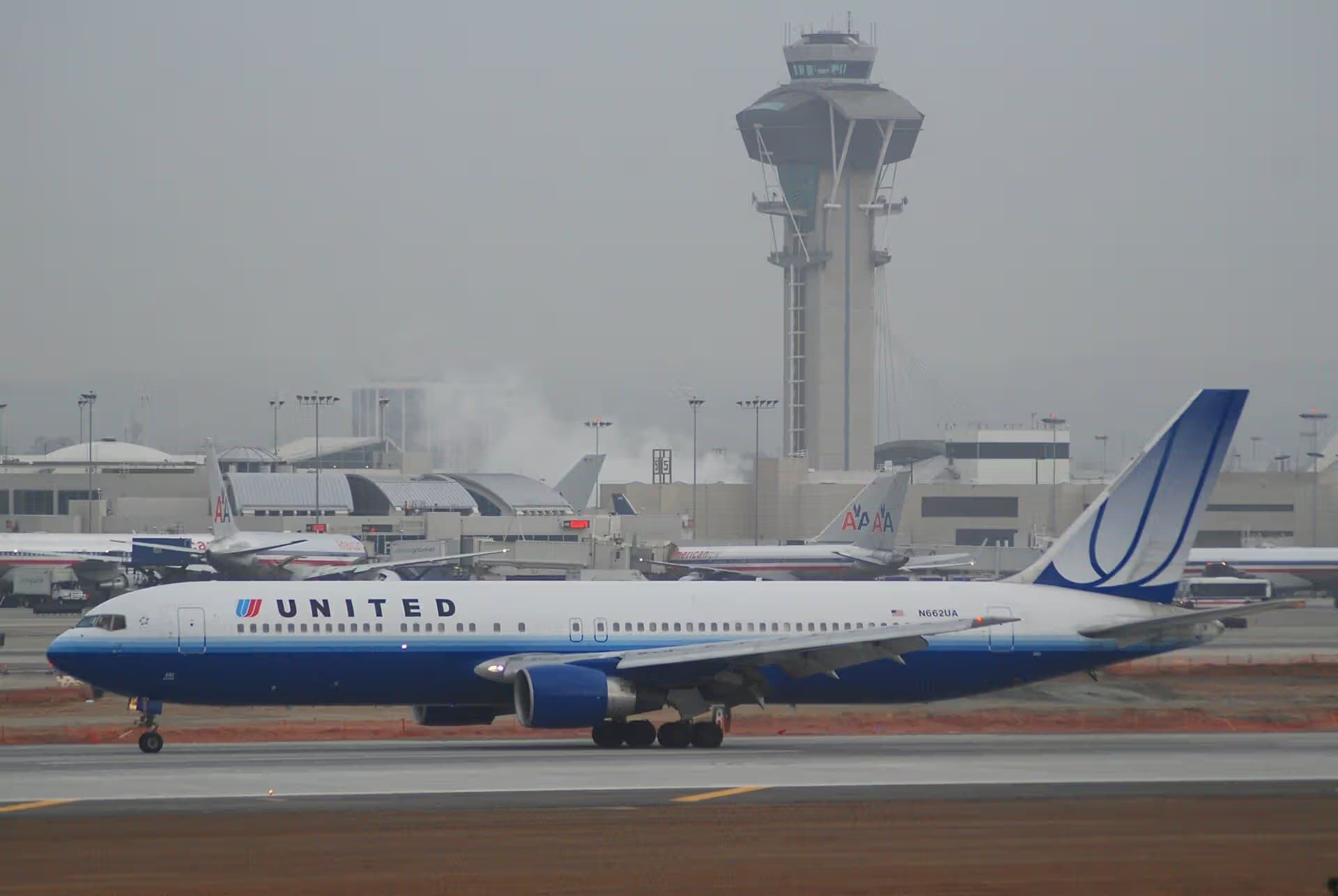 N662UA — Boeing