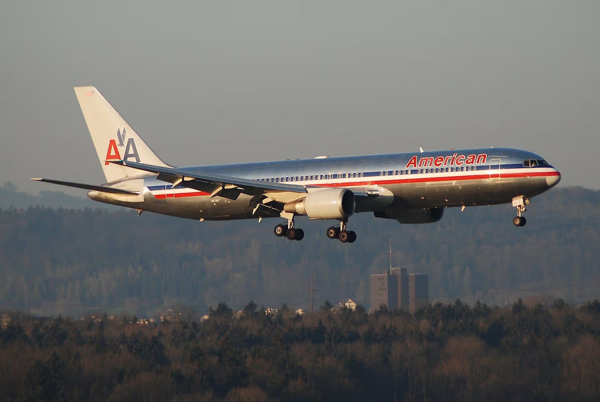 N390AA — Boeing
