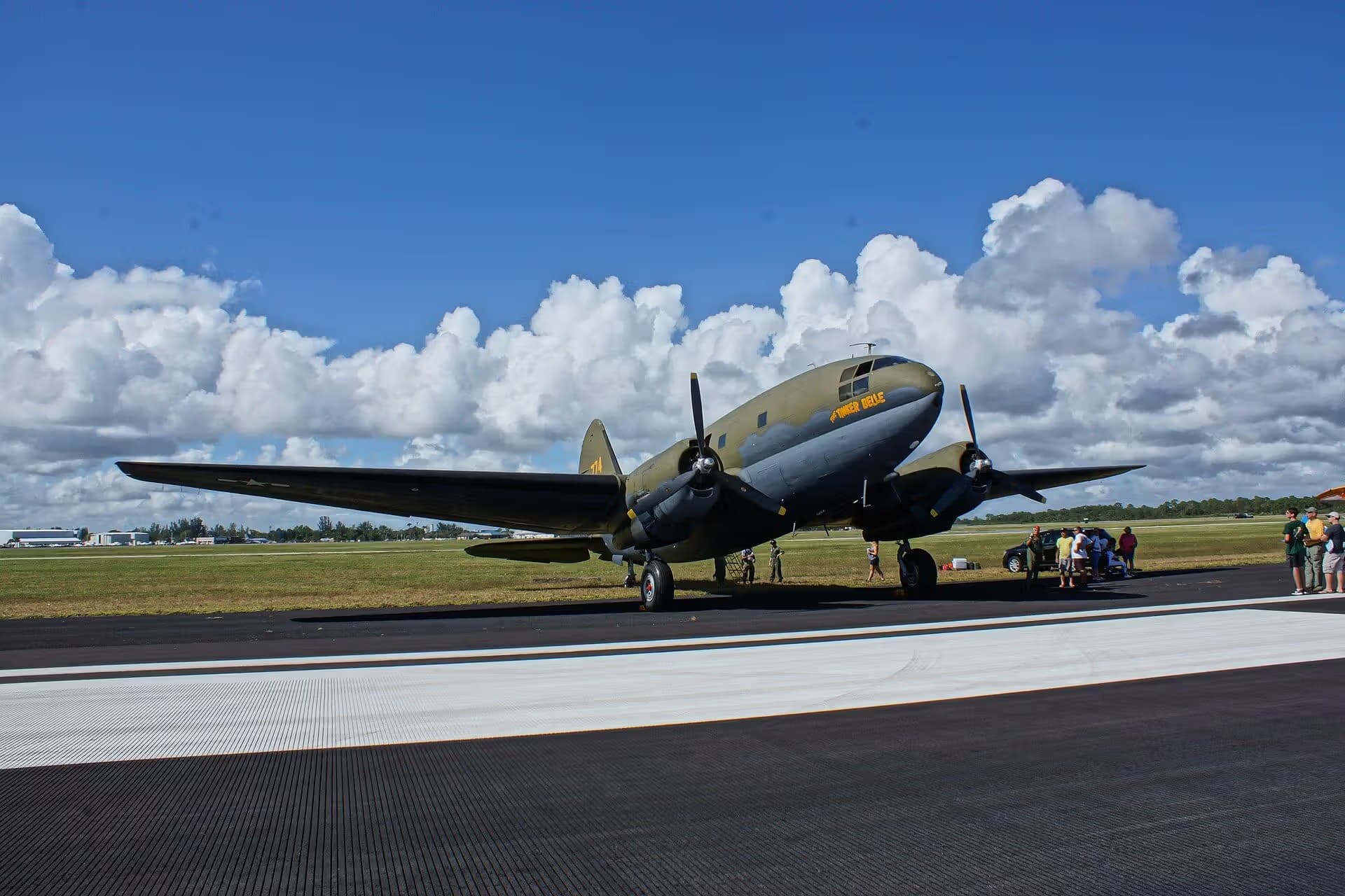 Unidentified — Twin-engine aircraft