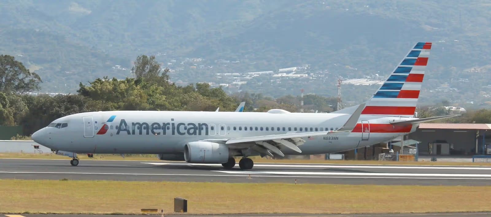 N883NN — Twin-engine aircraft