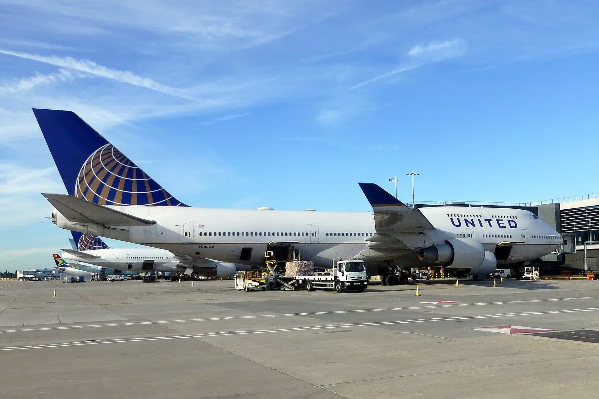 N180UA — Boeing