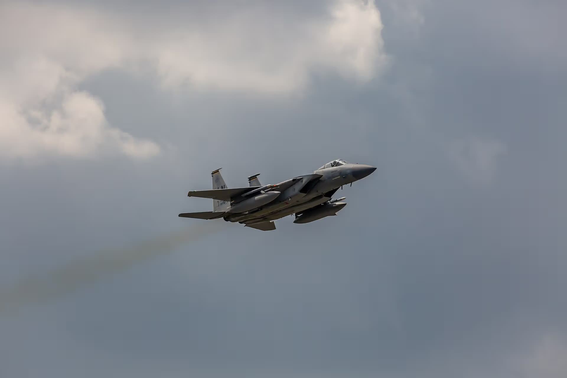 Unidentified — Twin-engine aircraft