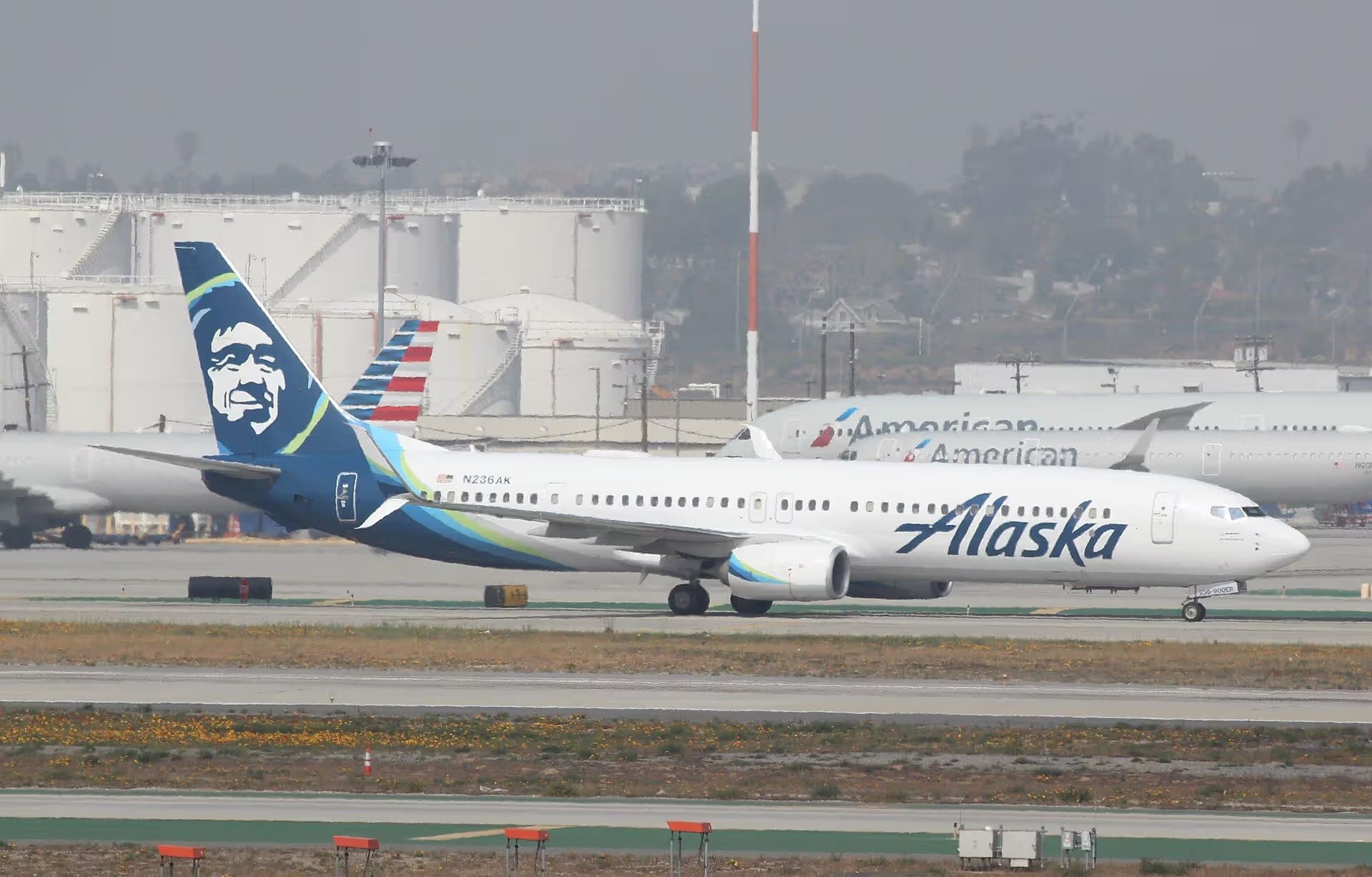 N236AK — Twin-engine aircraft