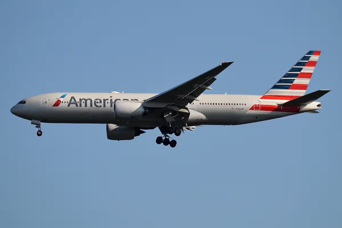 N786AN — Twin-engine aircraft