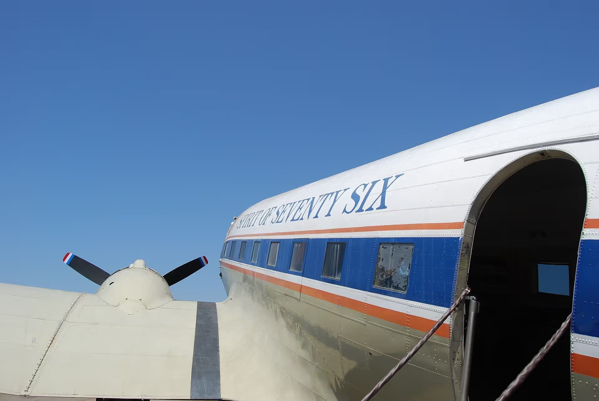 Unidentified — Single-engine aircraft