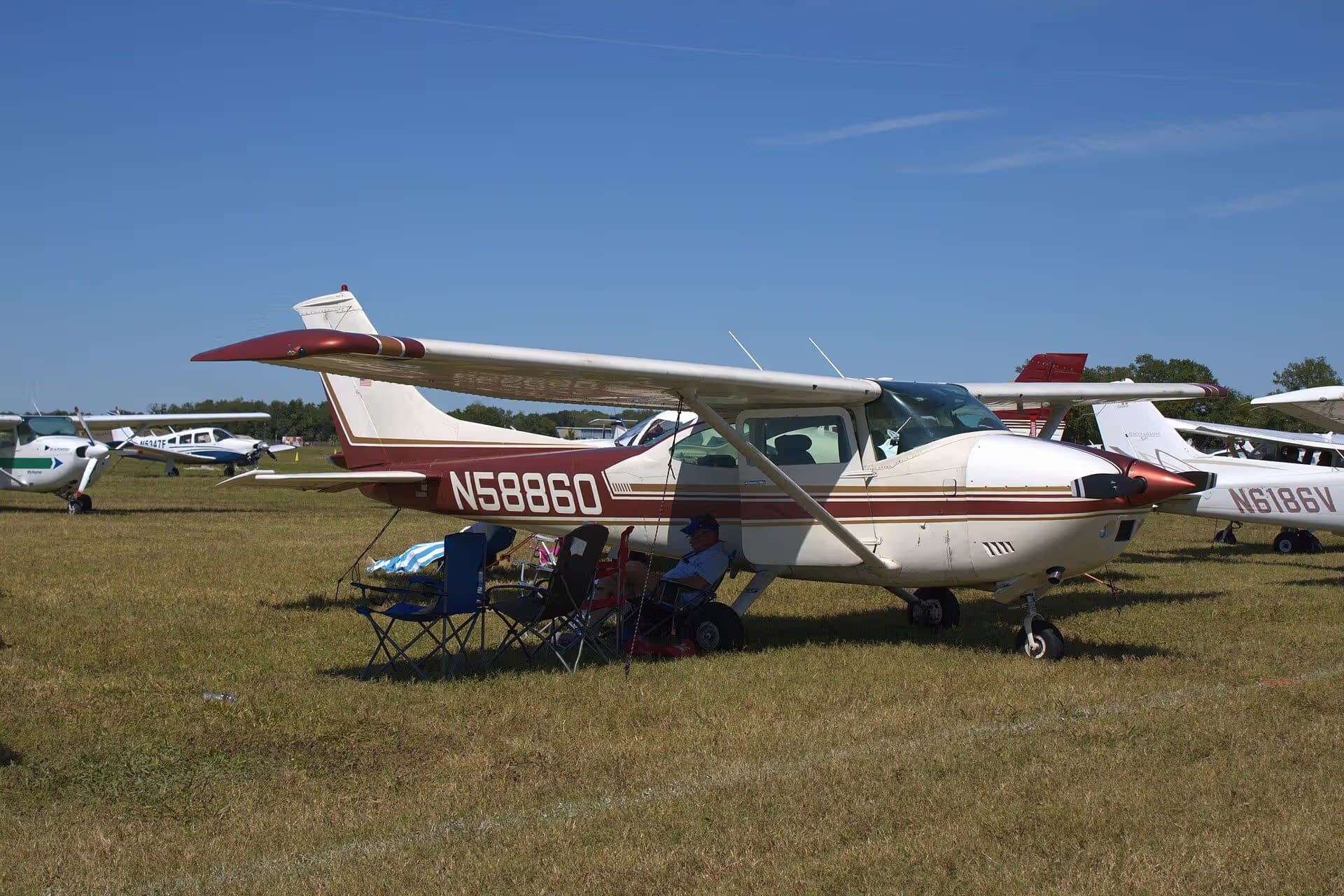 N58860 — Single-engine aircraft