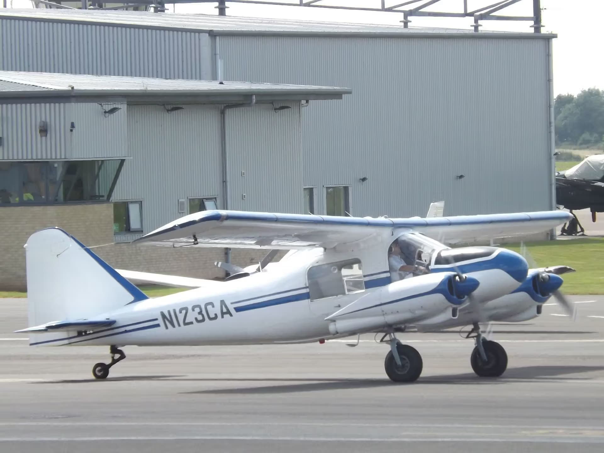 N123CA — Twin-engine aircraft