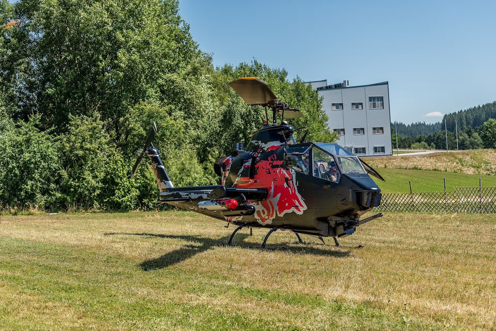 N11FX — Helicopter