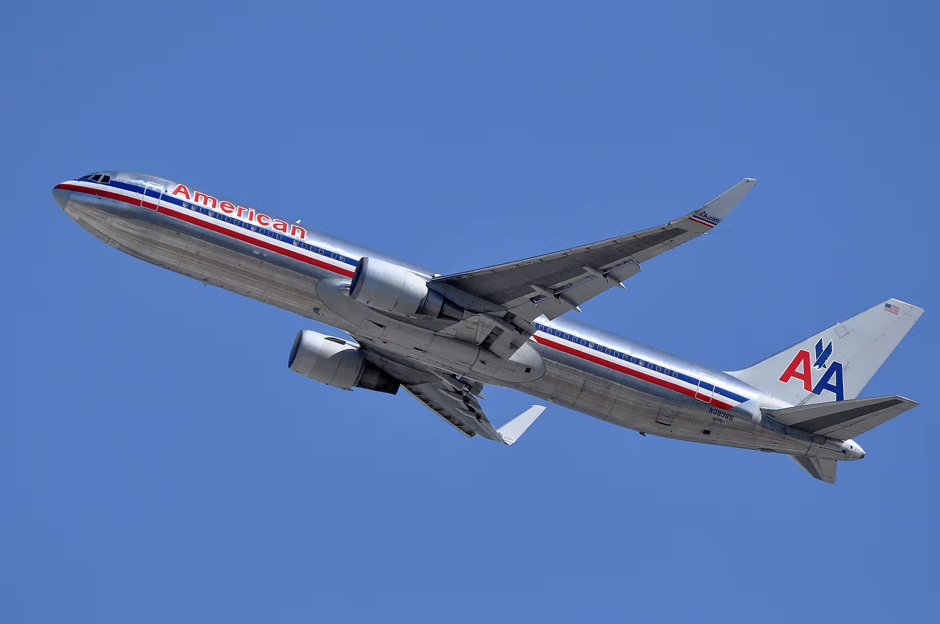 N39365 — Twin-engine aircraft