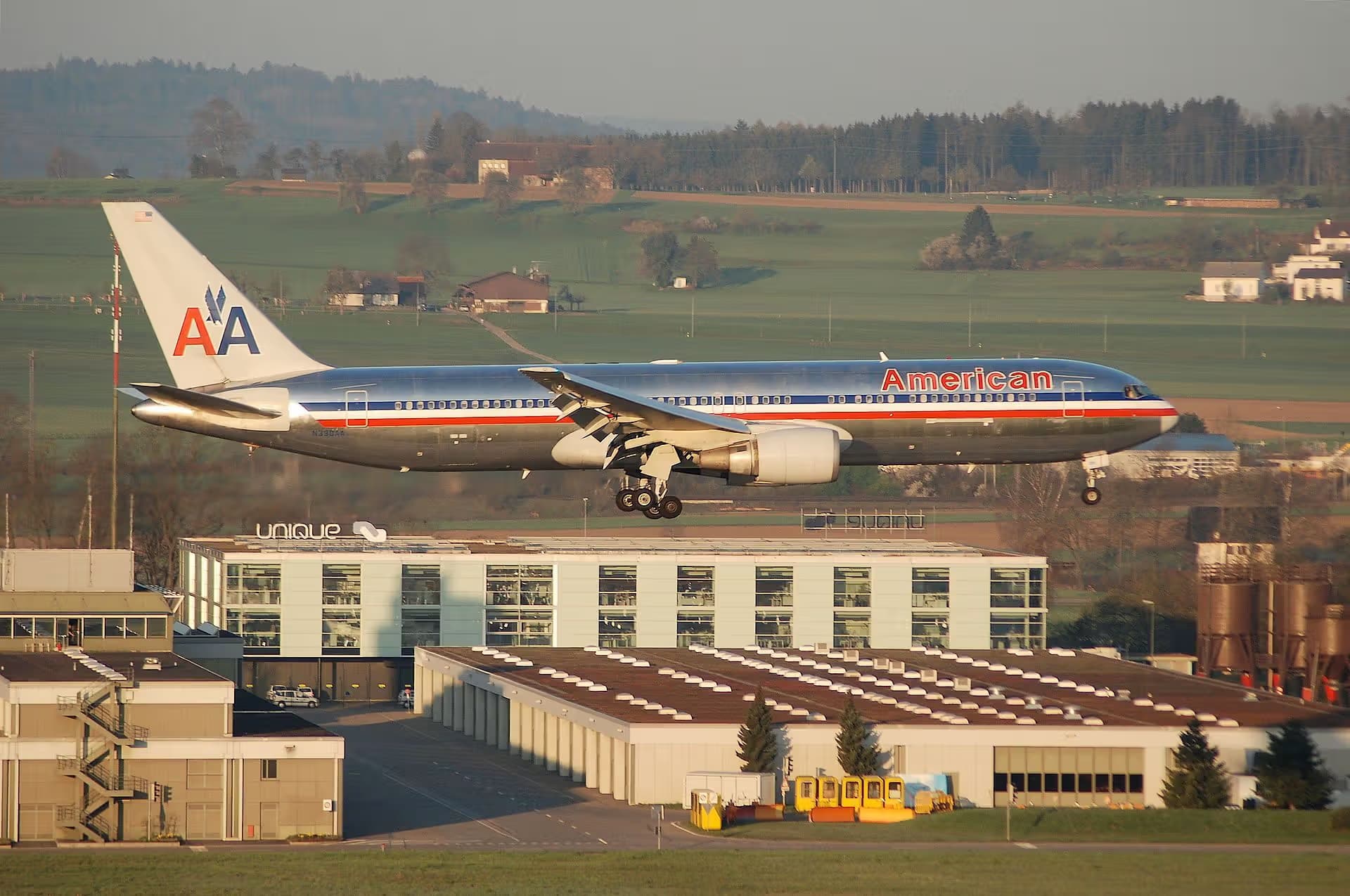 N390AA — Boeing
