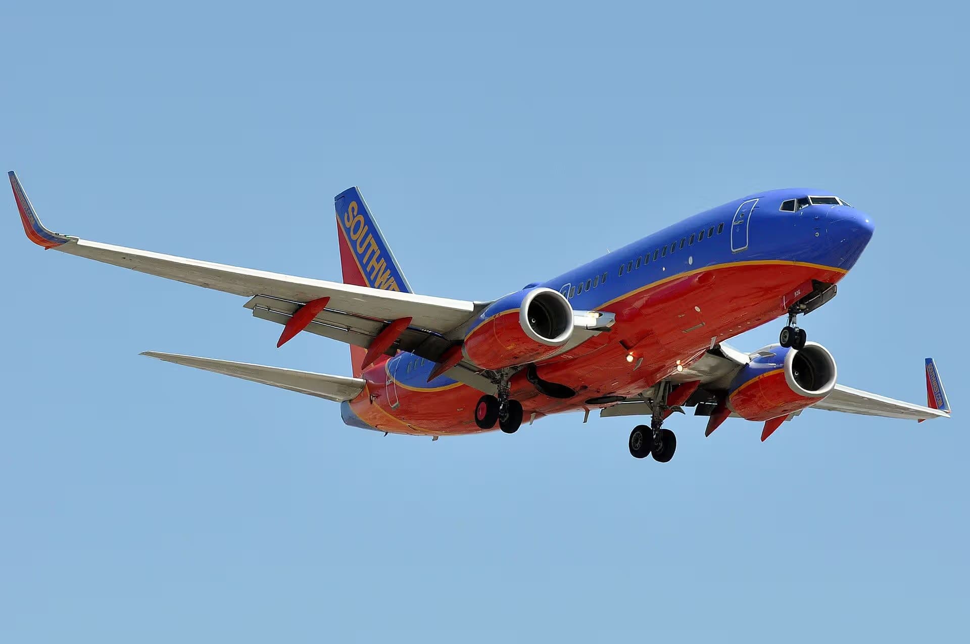 N936WN — Twin-engine aircraft