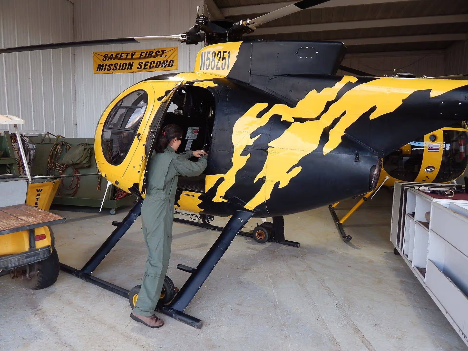 N58251 — Helicopter