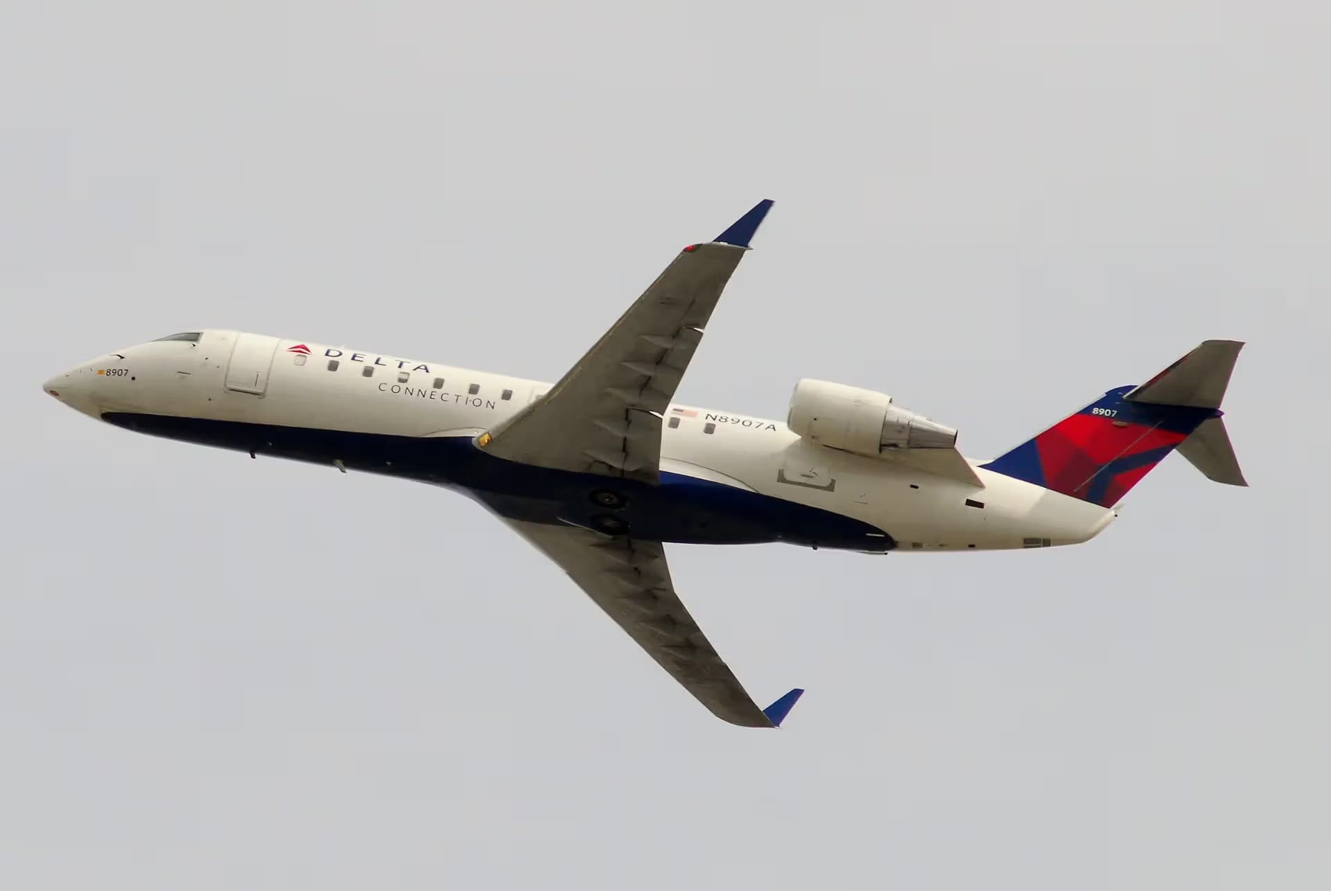 N8907A — Twin-engine aircraft